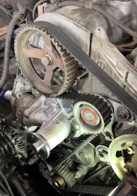 Замена помпы водяного насоса Митсубиси Паджеро Спорт Mitsubishi Pajero Sport