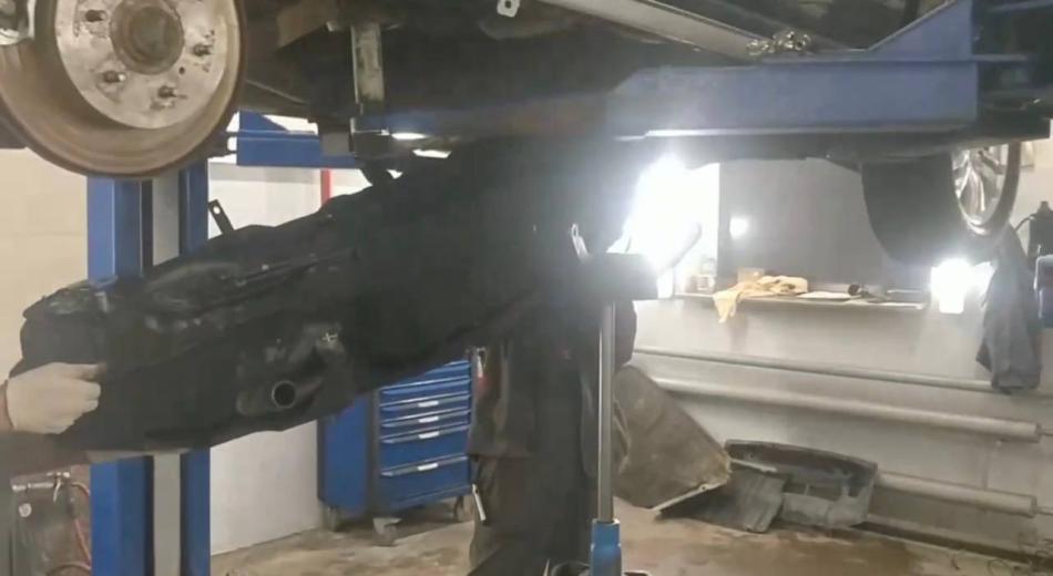 Установка топливного бака Mitsubishi Pajero IV Митсубиси Паджеро 4