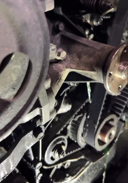 Замена помпы водяного насоса Митсубиси Паджеро Спорт Mitsubishi Pajero Sport