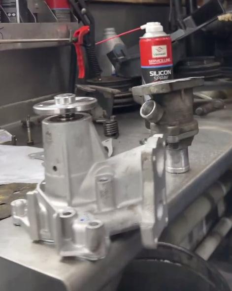 Замена помпы водяного насоса Митсубиси Паджеро Спорт Mitsubishi Pajero Sport