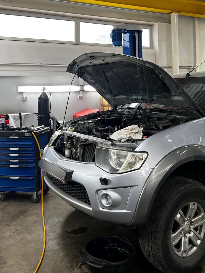 Замена рокеров мицубиси л200, митсубиси л200, замена рокеров Mitsubishi L200, купить, двигатель 4D56, обрыв ремня ГРМ, клапанный механизм, тепловые зазоры, компрессия, коромысла, клапанная крышка, поршни, клапаны, барабанный тормоз.