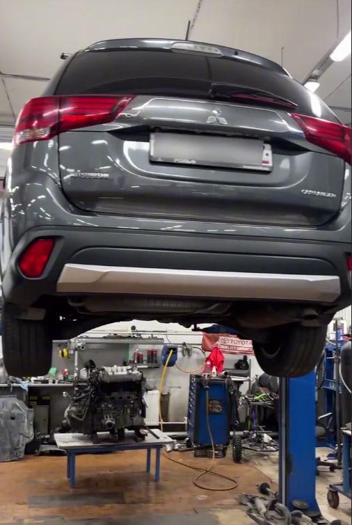 Замена катализатора на пламегаситель Mitsubishi Outlander III Митсубиси Аутлендер 3